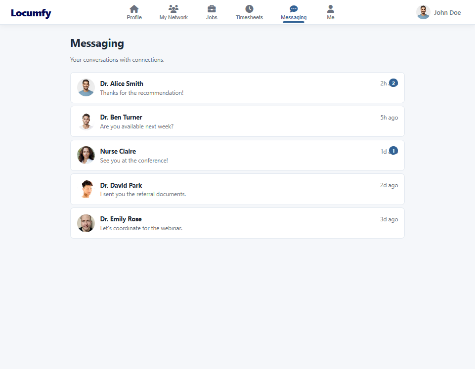 The web messaging page with conversation list and open thread.